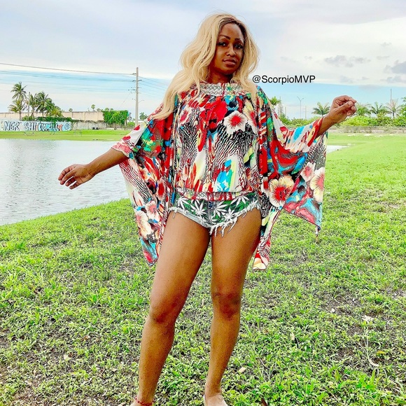 𝘽𝙖𝙘𝙠𝙮𝙖𝙧𝙙 𝘽𝙧𝙚𝙖𝙠𝙨 Multicolor Batwing - Picture 3 of 5